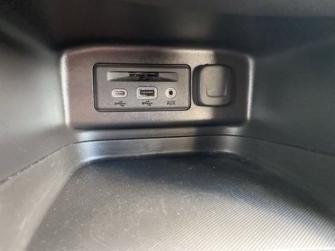 Used 2024 Chevrolet Equinox LT image 34