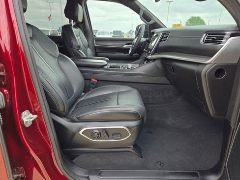 Used 2024 Jeep Wagoneer Series II w/ Flexible Seating Group image 24