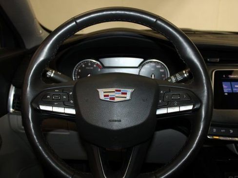 Certified 2022 Cadillac XT4 Luxury w/ Cold Weather Package image 16