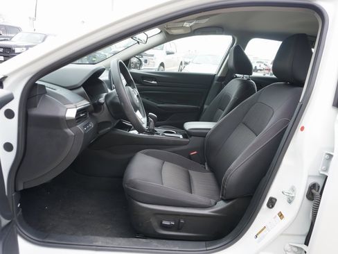 Used 2024 Nissan Altima 2.5 SV image 7