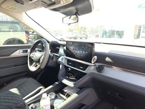 Used 2025 Ford Explorer Active image 13