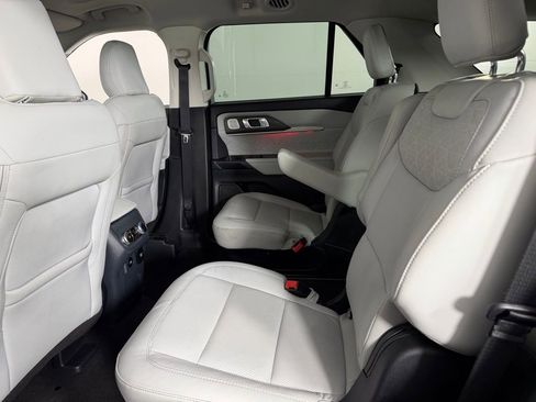 Used 2025 Ford Explorer Platinum w/ Ultimate Package image 26