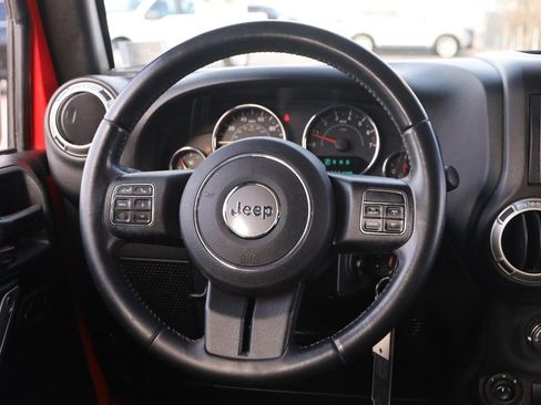 Used 2018 Jeep Wrangler Unlimited Sahara w/ Connectivity Group image 20