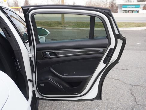 Used 2019 Porsche Panamera Turbo image 32