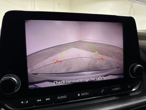 Used 2022 Nissan Rogue SV image 15