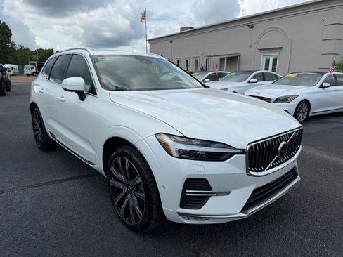 Used 2023 Volvo XC60 B5 Ultimate w/ Climate Package FWD image 4
