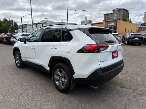 Used 2025 Toyota RAV4 XLE AWD/4WD image 5