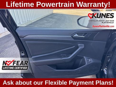 Used 2023 Volkswagen Jetta SE w/ Panoramic Sunroof Package FWD image 12