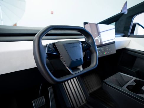 Used 2024 Tesla Cybertruck AWD Crew Cab image 26