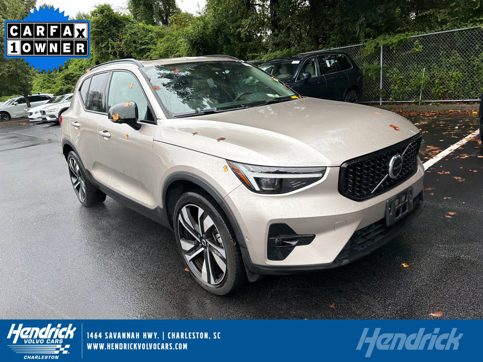 Used 2024 Volvo XC40 B5 Plus w/ Climate Package AWD/4WD image 1