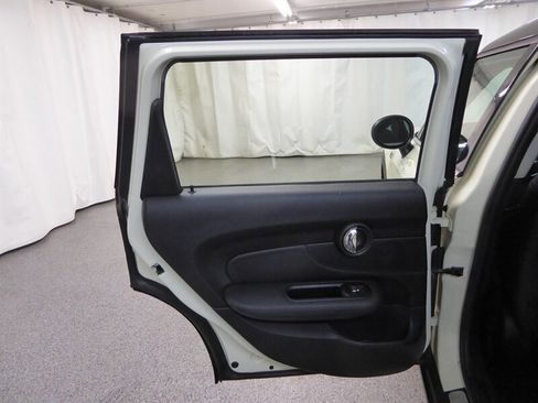 Used 2016 MINI Cooper Clubman Cooper image 28