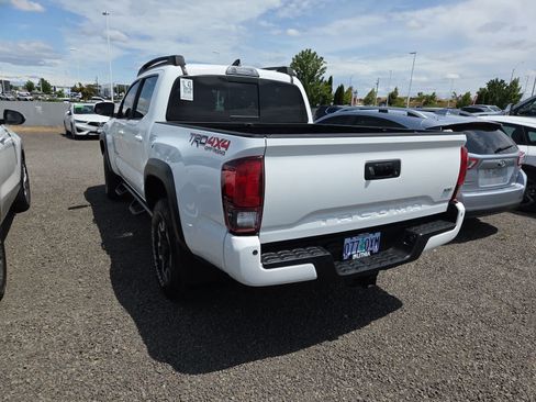 Used 2019 Toyota Tacoma TRD Off-Road w/ Technology Package AWD/4WD image 11