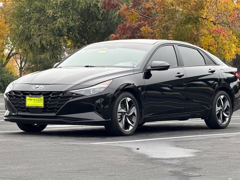 Used 2023 Hyundai Elantra SEL w/ Convenience Package image 12