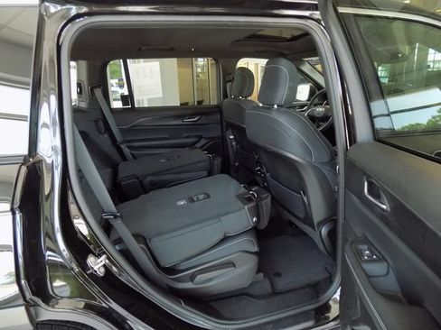 Used 2025 Jeep Grand Cherokee L Laredo RWD image 39