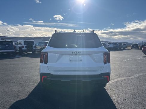 Certified 2025 Kia Sorento SX image 4