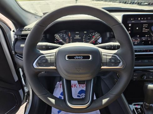 New 2026 Jeep Compass Latitude image 9