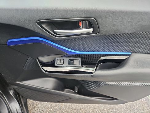 Used 2021 Toyota C-HR XLE FWD image 33