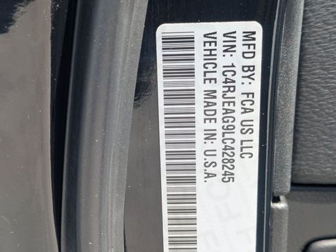 Used 2020 Jeep Grand Cherokee Altitude RWD image 25