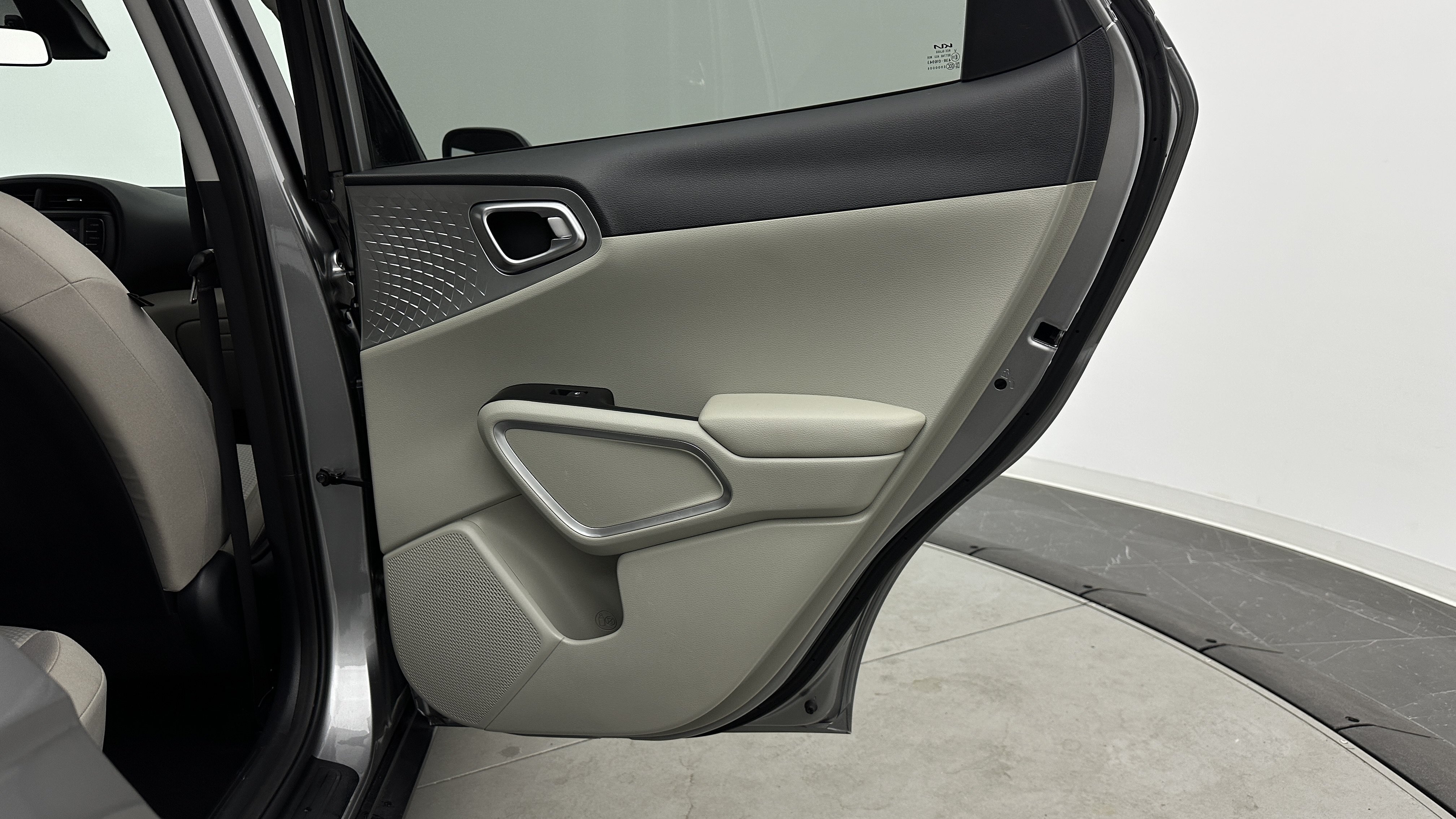 Used 2023 Kia Soul LX FWD image 30