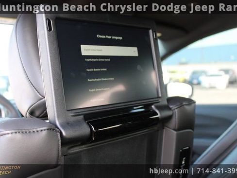 Used 2026 Chrysler Pacifica Select image 40