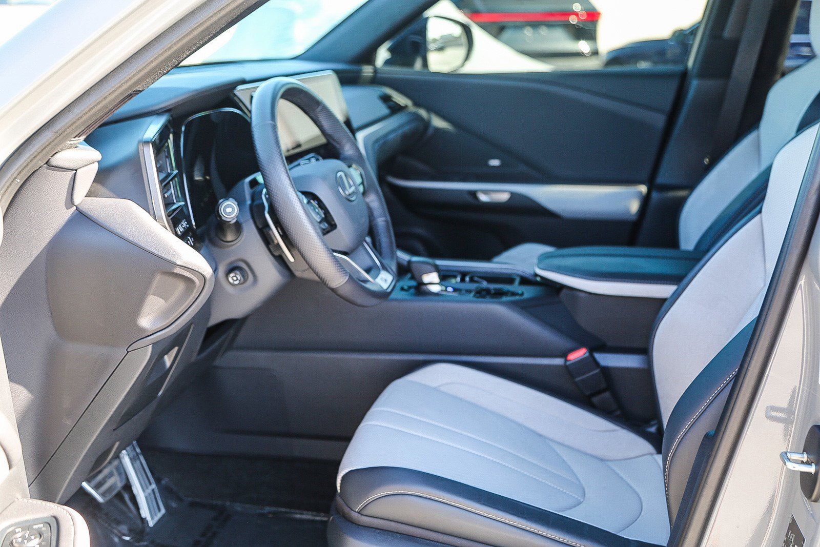 Certified 2026 Lexus TX 500h AWD w/ Technology Package image 17