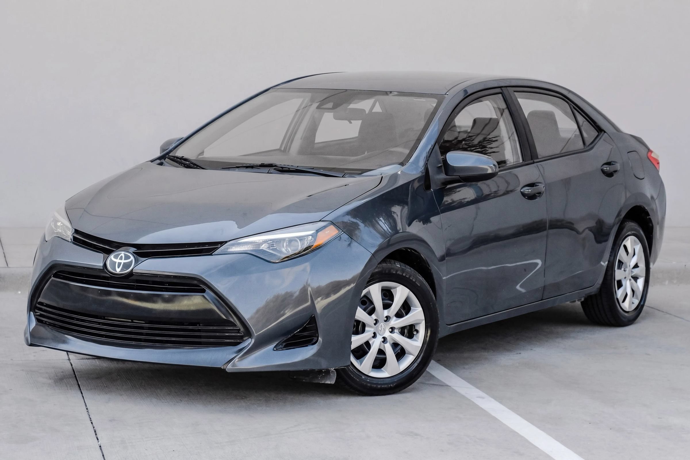 Used 2018 Toyota Corolla LE FWD image 6