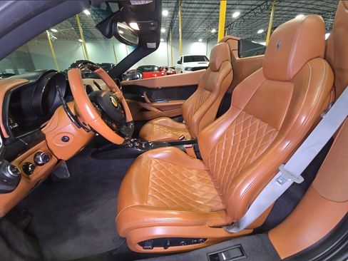 Used 2015 Ferrari 458 Spider RWD image 4