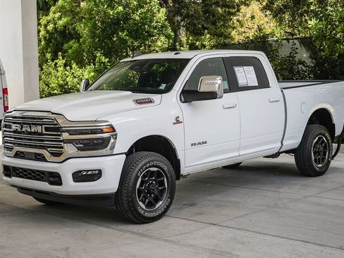 Used 2026 RAM 2500 Laramie AWD/4WD image 3