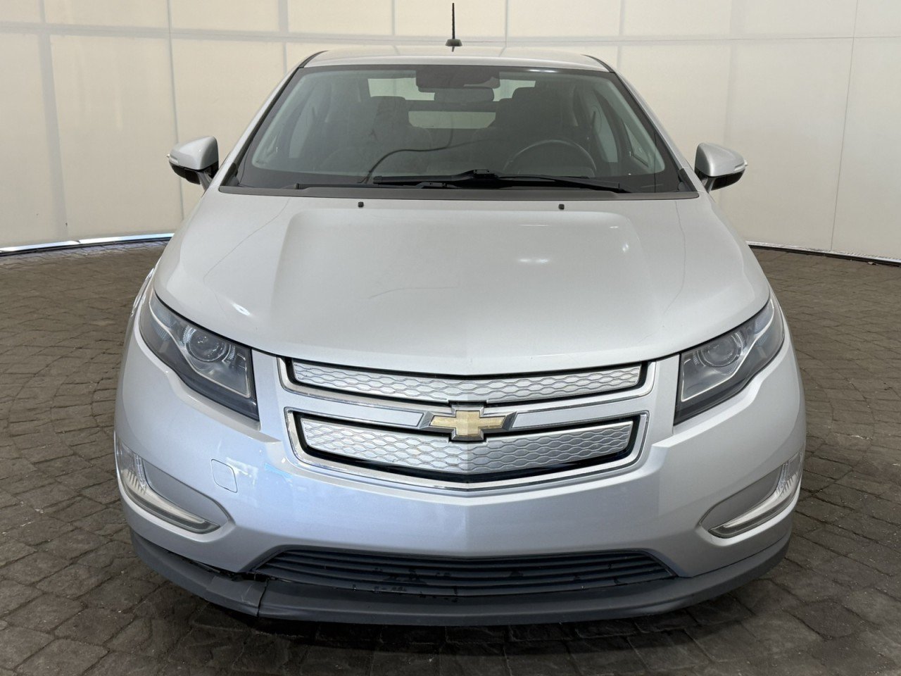 Used 2015 Chevrolet Volt FWD image 2