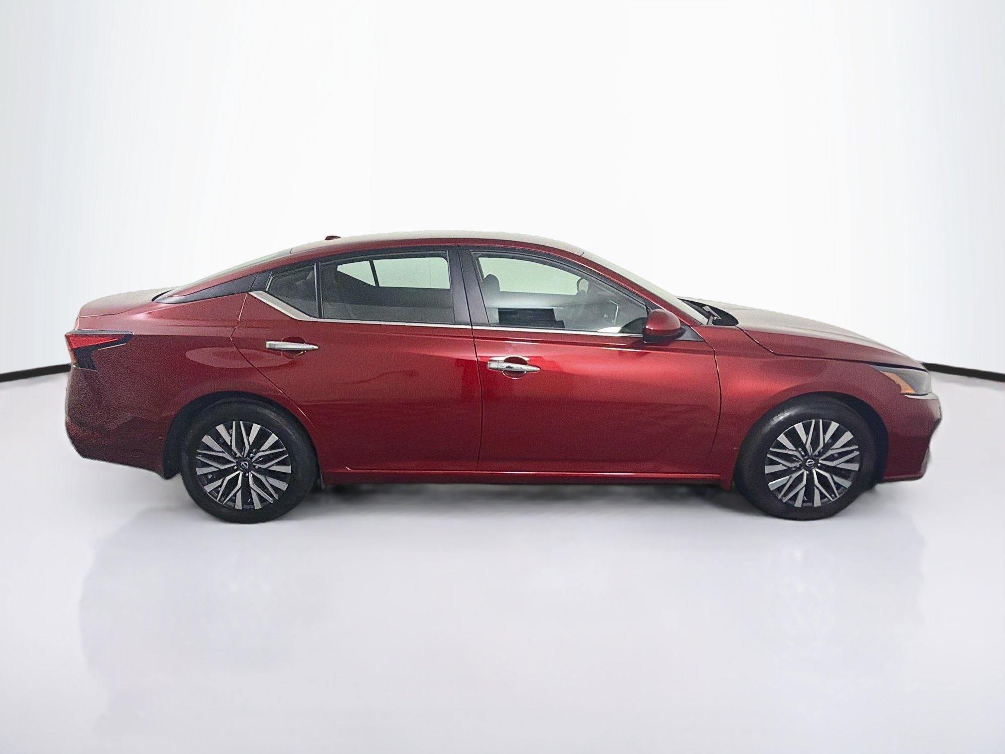 Used 2023 Nissan Altima 2.5 SV FWD image 10