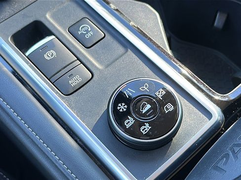 Used 2023 Nissan Pathfinder SL image 37