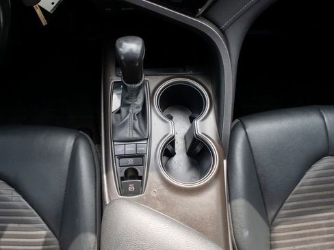 Used 2022 Toyota Camry SE image 30