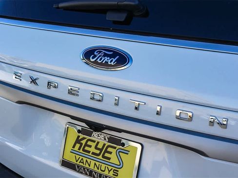 Used 2024 Ford Expedition XLT image 11