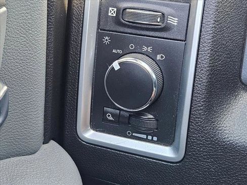 Used 2019 RAM 1500 Classic SLT image 16