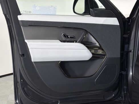 New 2026 Land Rover Range Rover Sport SE image 21