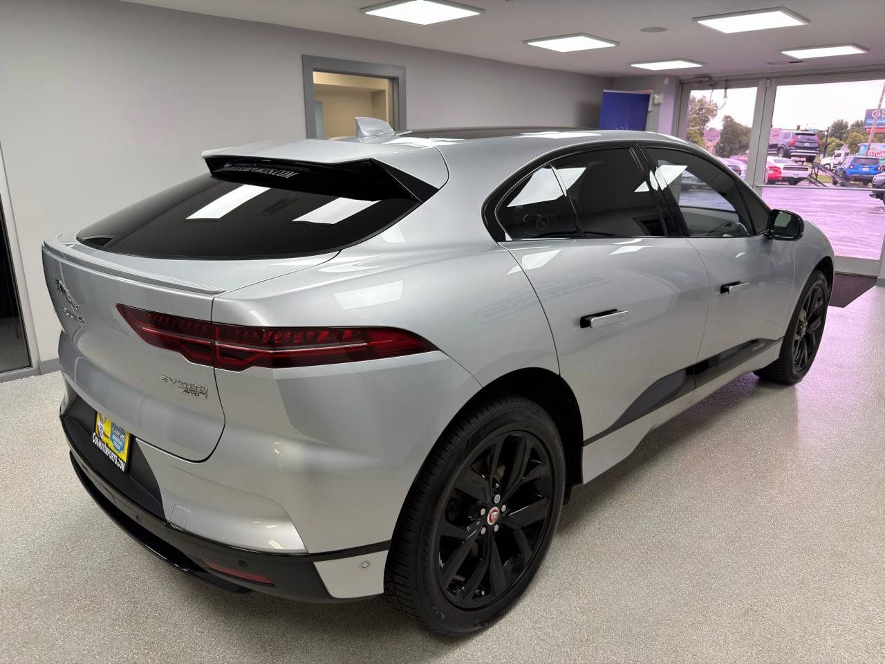 Used 2020 Jaguar I-PACE SE AWD/4WD image 3