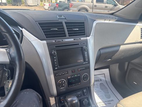 Used 2011 Chevrolet Traverse LTZ FWD image 24