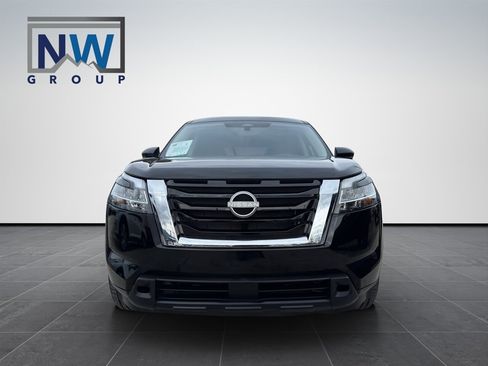 Used 2022 Nissan Pathfinder SV image 2