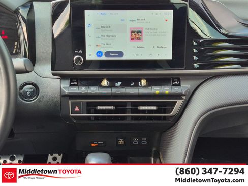 Used 2025 Toyota Camry SE FWD image 30