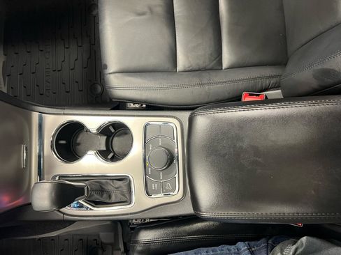 Used 2022 Jeep Grand Cherokee Limited AWD/4WD image 22