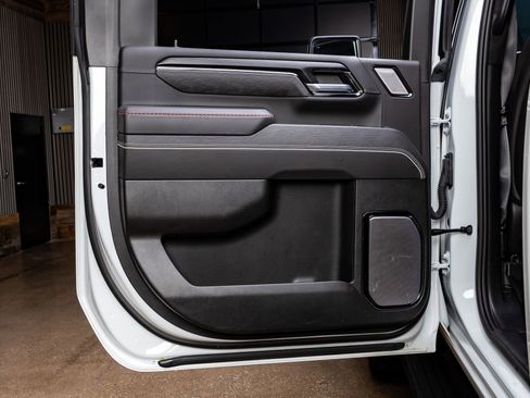 Used 2024 GMC Sierra 2500 AT4X AWD/4WD image 38