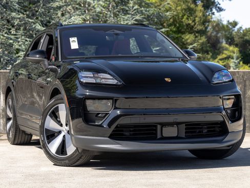 New 2026 Porsche Macan 4 Electric AWD/4WD image 6