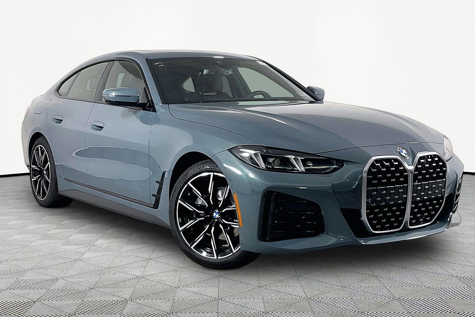 New 2026 BMW 430i xDrive w/ M Sport Package AWD/4WD image 2