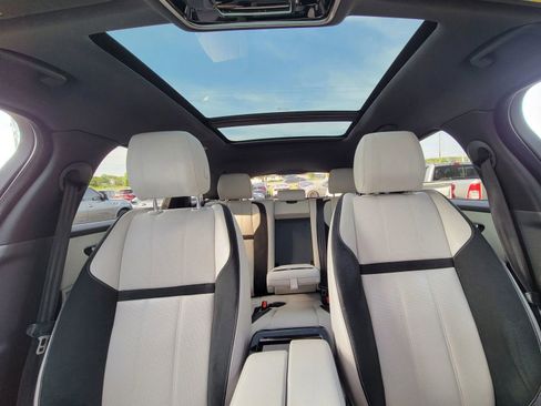 Used 2018 Land Rover Range Rover Velar R-Dynamic SE AWD/4WD image 16