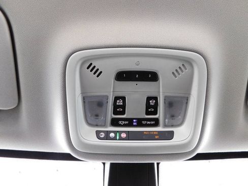 Used 2018 Chevrolet Traverse Premier w/ Driver Confidence II Package image 22