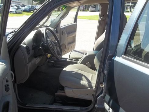 Used 2002 Jeep Liberty Sport image 7
