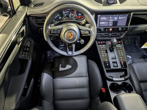 New 2026 Porsche Macan Turbo image 6