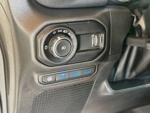 Used 2023 Jeep Wrangler Unlimited Sahara w/ Cold Weather Group AWD/4WD image 11
