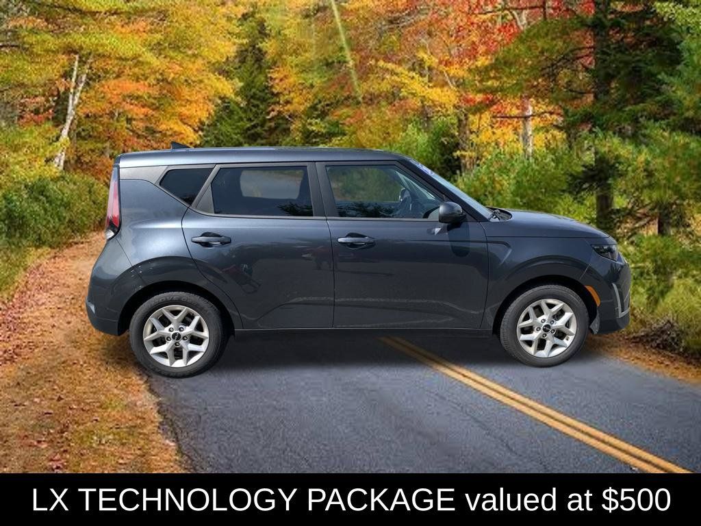 Used 2024 Kia Soul LX w/ Option Group 015 FWD image 2