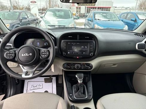 Used 2023 Kia Soul LX image 15